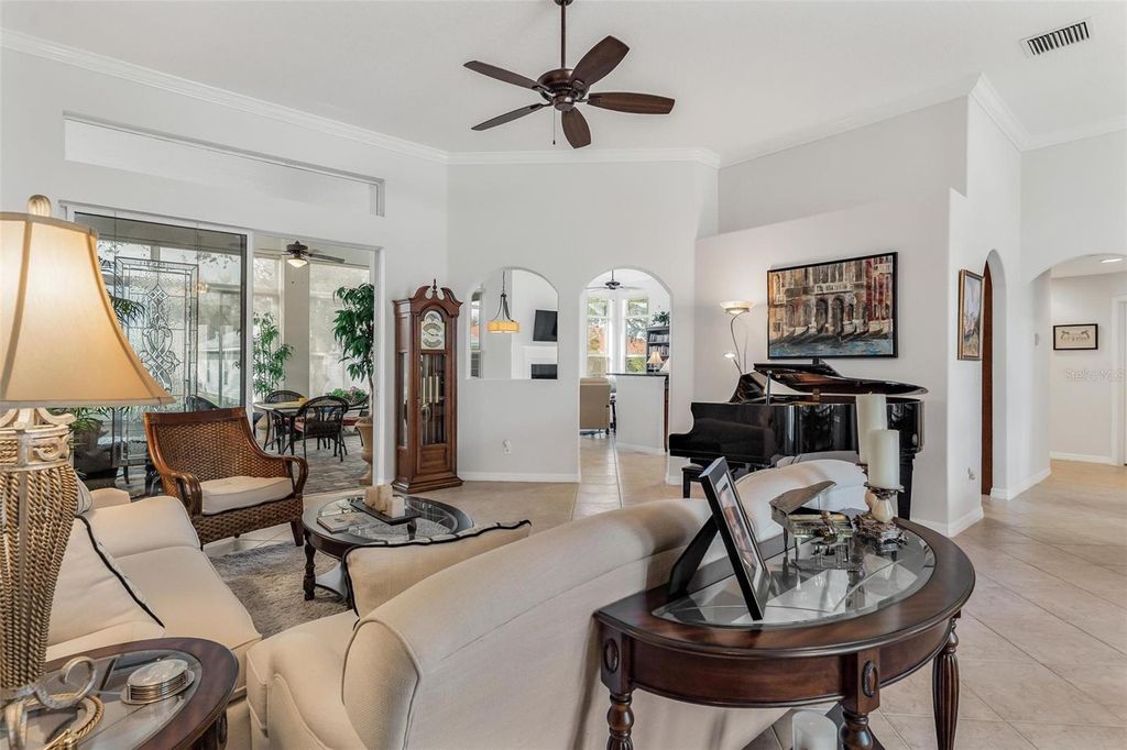 Image 4 of property listing at 5170 INDIAN OCEAN LOOP, Tavares, FL 32778