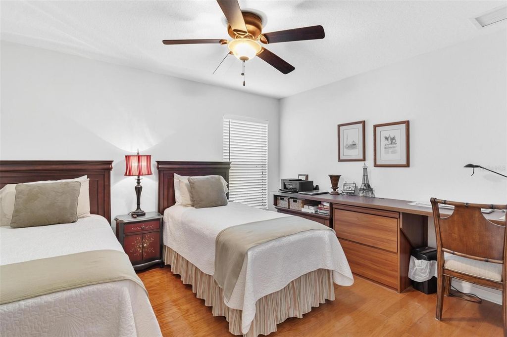 Image 37 of property listing at 5170 INDIAN OCEAN LOOP, Tavares, FL 32778