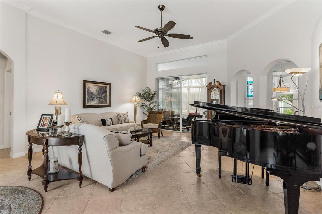 Image 5 of property listing at 5170 INDIAN OCEAN LOOP, Tavares, FL 32778