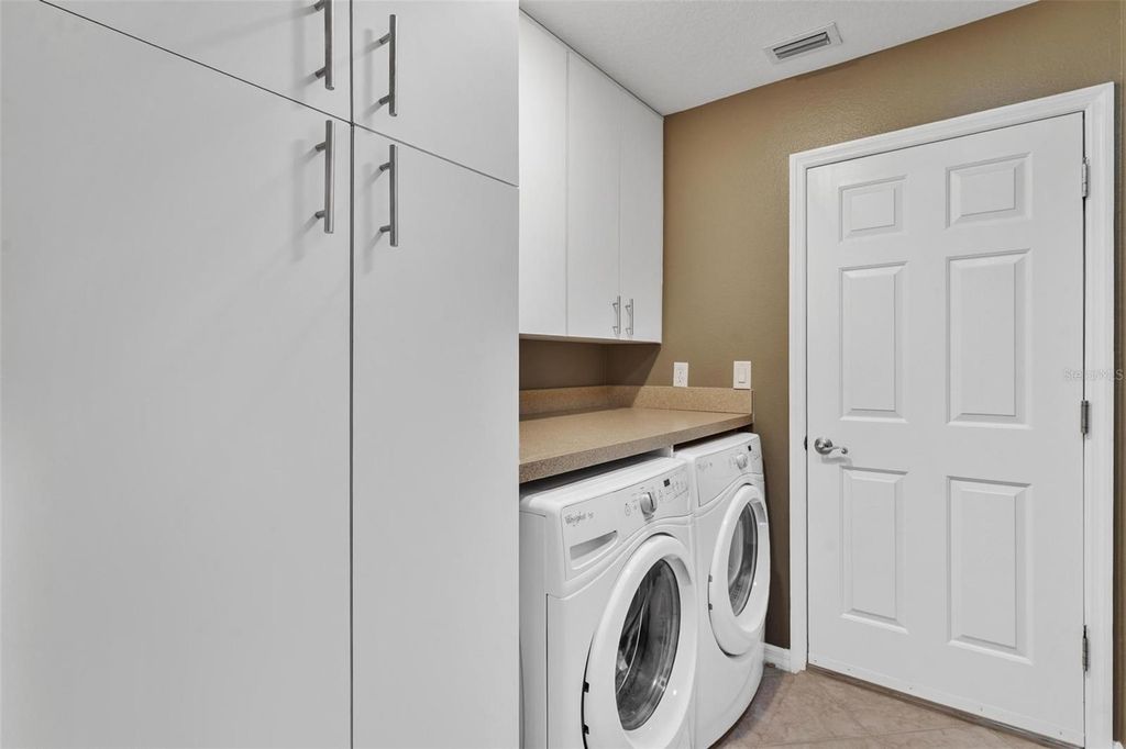 Image 43 of property listing at 5170 INDIAN OCEAN LOOP, Tavares, FL 32778