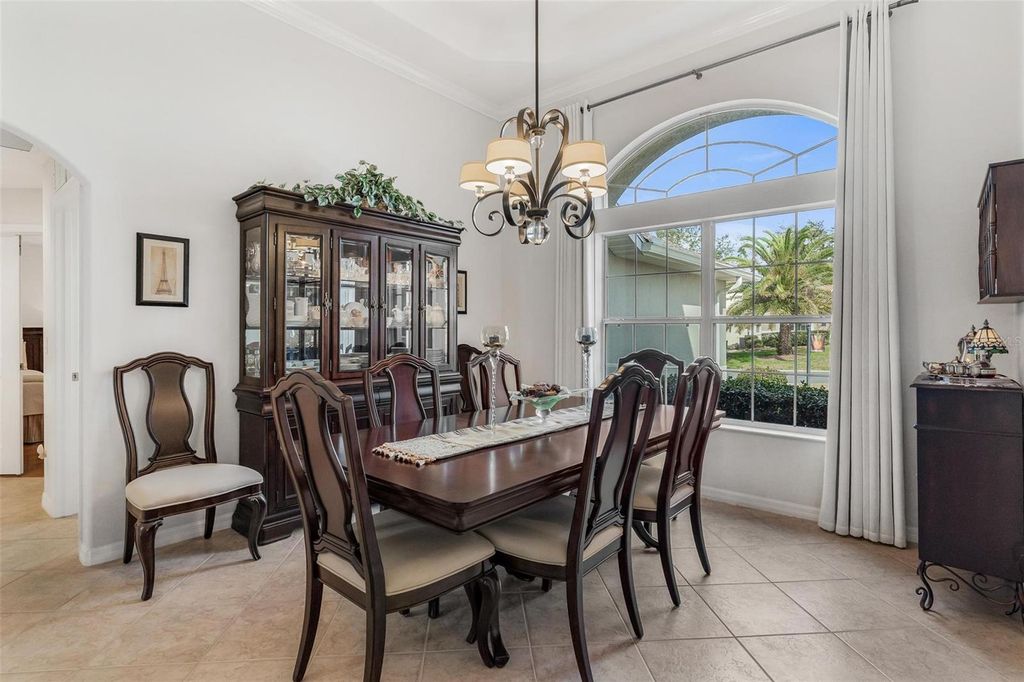 Image 8 of property listing at 5170 INDIAN OCEAN LOOP, Tavares, FL 32778