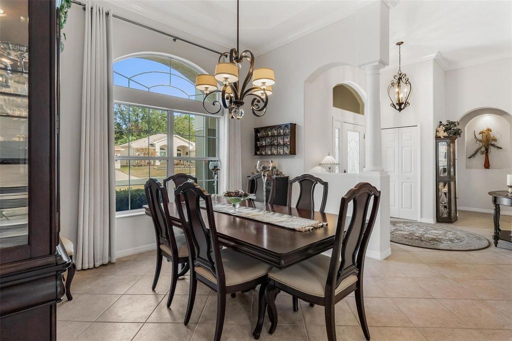 Image 9 of property listing at 5170 INDIAN OCEAN LOOP, Tavares, FL 32778