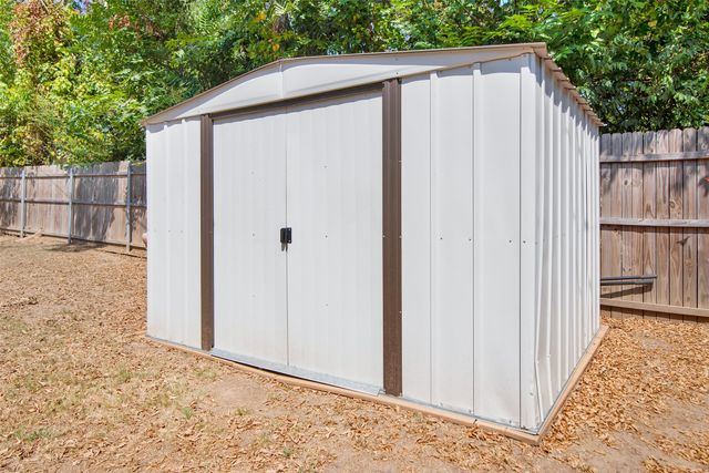 319 W Johnson Street, Denison, TX 75020
