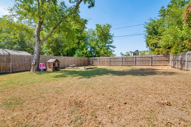 319 W Johnson Street, Denison, TX 75020