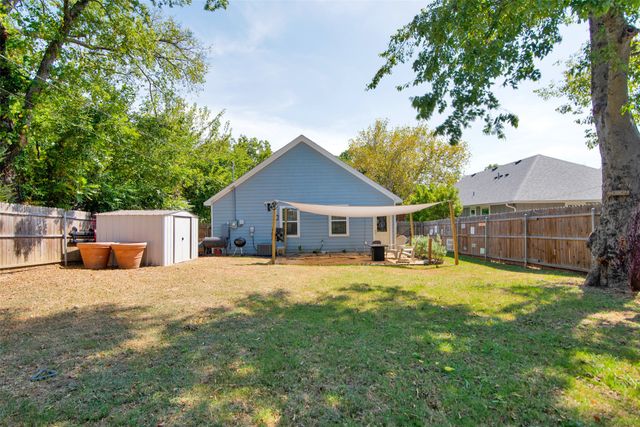 319 W Johnson Street, Denison, TX 75020