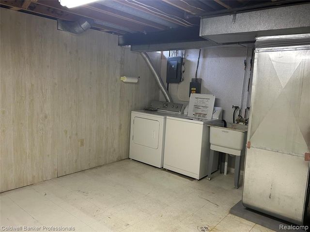 49936 Helfer Boulevard 8, Wixom, MI 48393