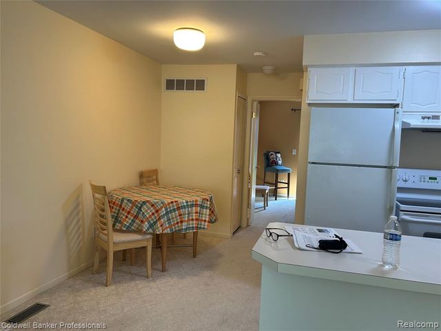 49936 Helfer Boulevard 8, Wixom, MI 48393