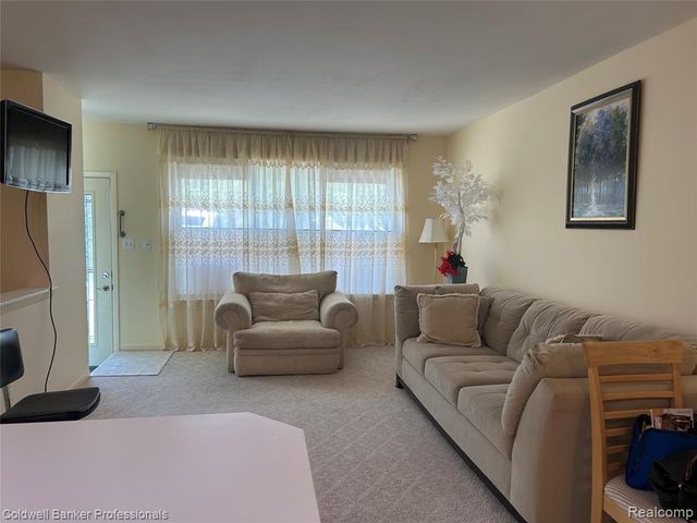 49936 Helfer Boulevard 8, Wixom, MI 48393