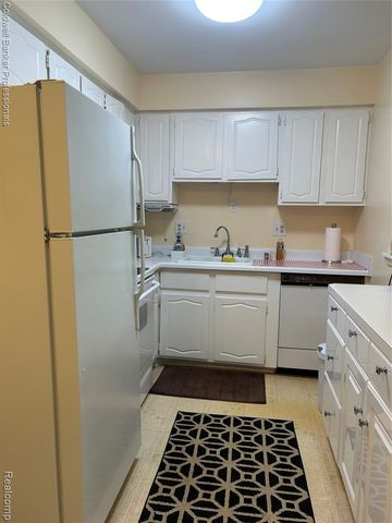 49936 Helfer Boulevard 8, Wixom, MI 48393