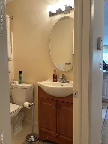 49936 Helfer Boulevard 8, Wixom, MI 48393