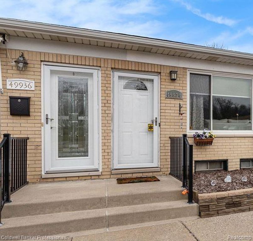 49936 Helfer Boulevard 8, Wixom, MI 48393