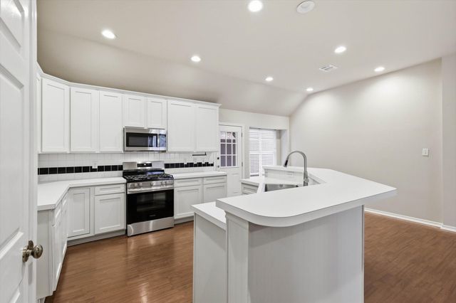 1846 Crosshaven Drive, Lewisville, TX 75077