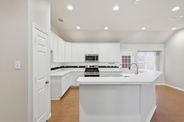 1846 Crosshaven Drive, Lewisville, TX 75077