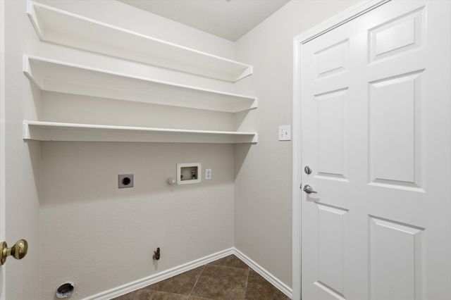 1846 Crosshaven Drive, Lewisville, TX 75077