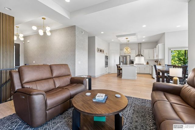 1611 S 208 Street, Elkhorn, NE 68022