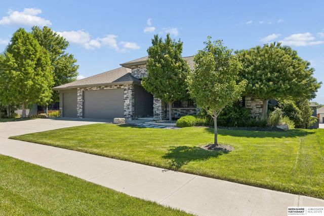 1611 S 208 Street, Elkhorn, NE 68022