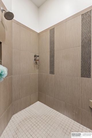 1611 S 208 Street, Elkhorn, NE 68022