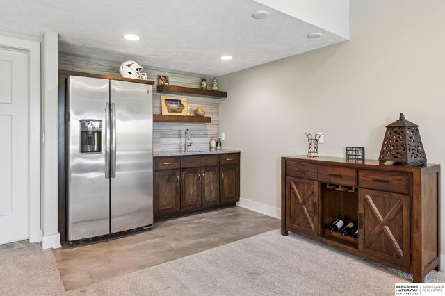 1611 S 208 Street, Elkhorn, NE 68022