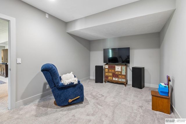 1611 S 208 Street, Elkhorn, NE 68022