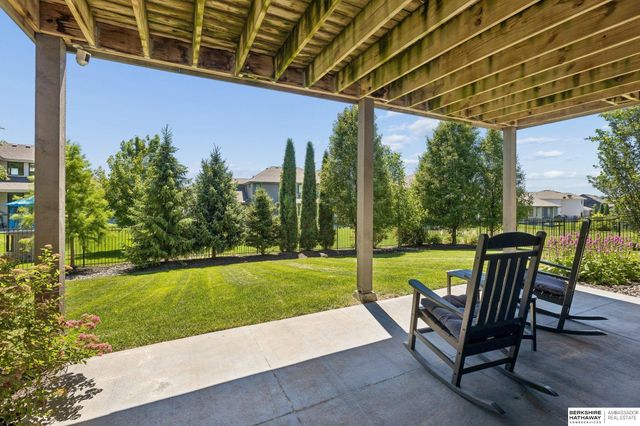 1611 S 208 Street, Elkhorn, NE 68022