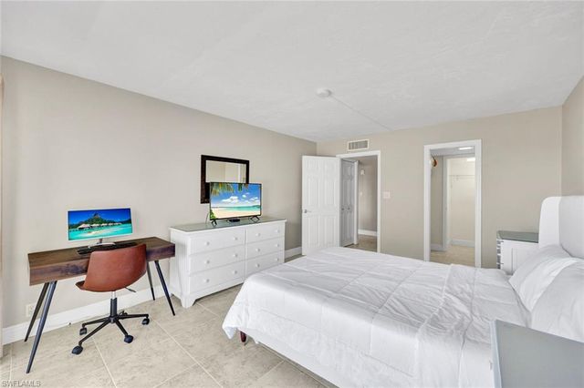 1 Bluebill AVE # 409, Naples, FL 34108