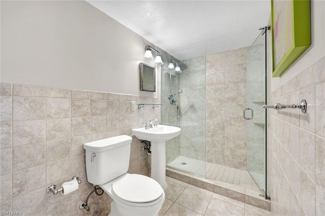 1 Bluebill AVE # 409, Naples, FL 34108