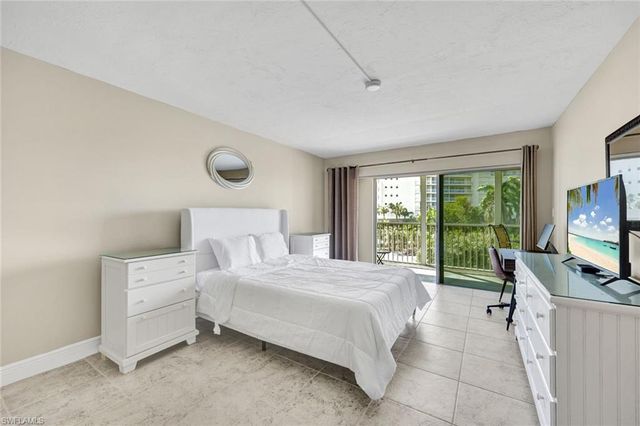 1 Bluebill AVE # 409, Naples, FL 34108