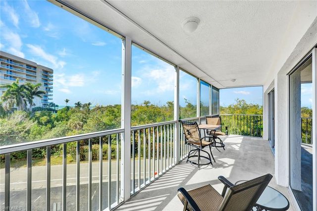 1 Bluebill AVE # 409, Naples, FL 34108