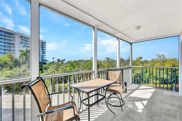 1 Bluebill AVE # 409, Naples, FL 34108