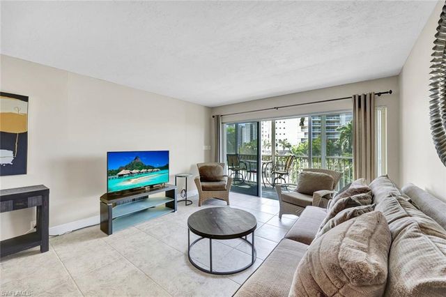 1 Bluebill AVE # 409, Naples, FL 34108