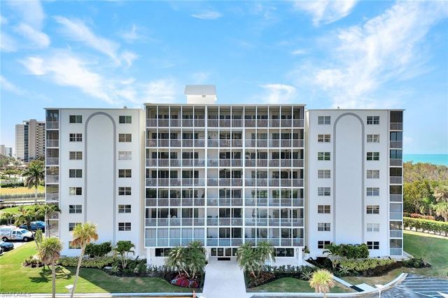 1 Bluebill AVE # 409, Naples, FL 34108