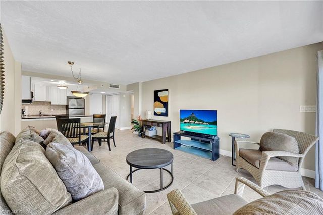 1 Bluebill AVE # 409, Naples, FL 34108