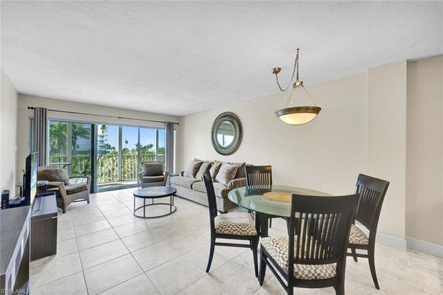 1 Bluebill AVE # 409, Naples, FL 34108