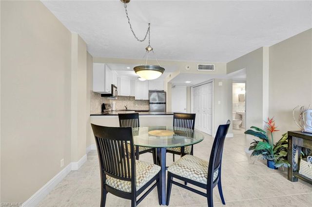 1 Bluebill AVE # 409, Naples, FL 34108