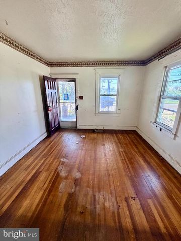 703 W BROAD ST, Palmyra, NJ 08065