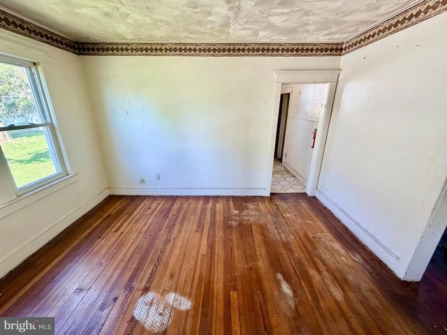 703 W BROAD ST, Palmyra, NJ 08065