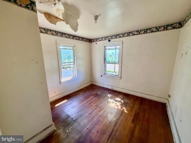 703 W BROAD ST, Palmyra, NJ 08065