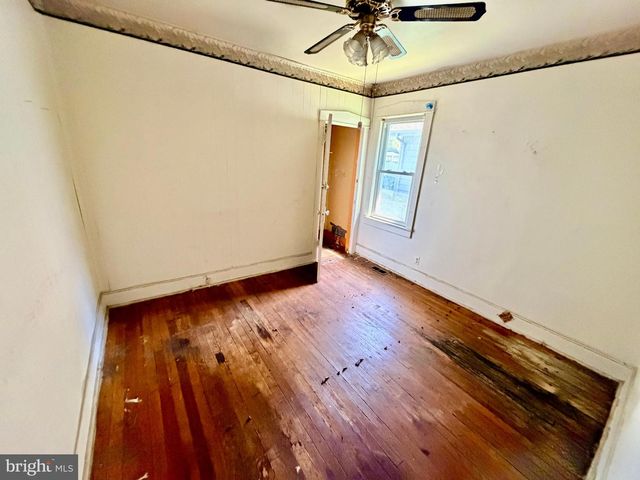703 W BROAD ST, Palmyra, NJ 08065