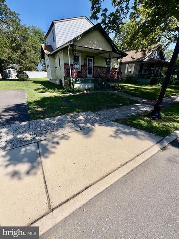 703 W BROAD ST, Palmyra, NJ 08065