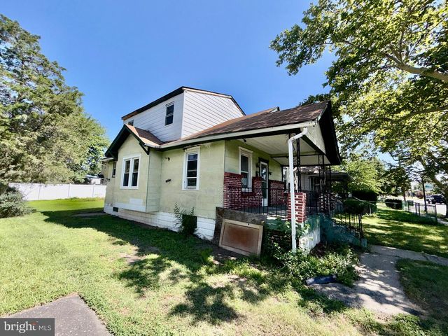 703 W BROAD ST, Palmyra, NJ 08065