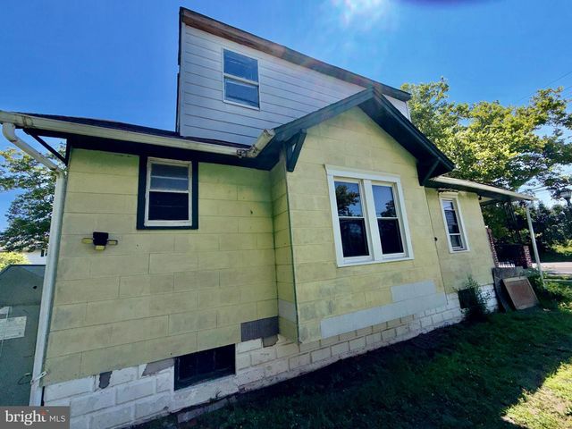 703 W BROAD ST, Palmyra, NJ 08065
