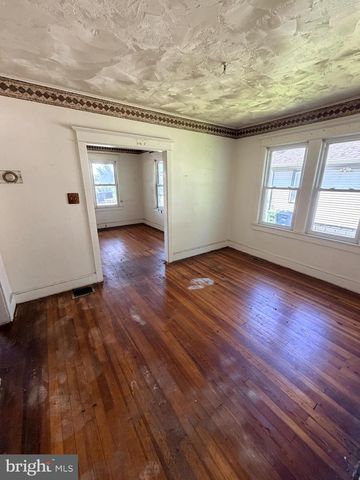 703 W BROAD ST, Palmyra, NJ 08065