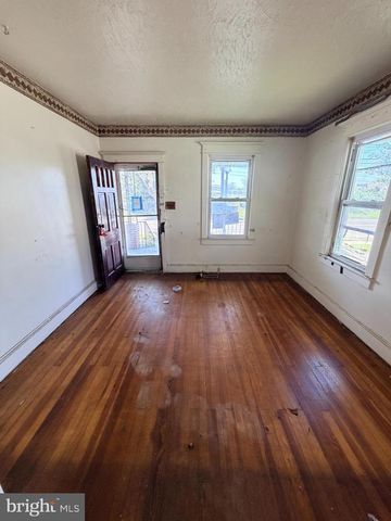 703 W BROAD ST, Palmyra, NJ 08065