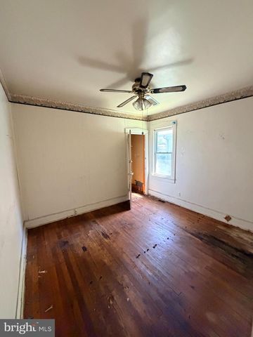 703 W BROAD ST, Palmyra, NJ 08065