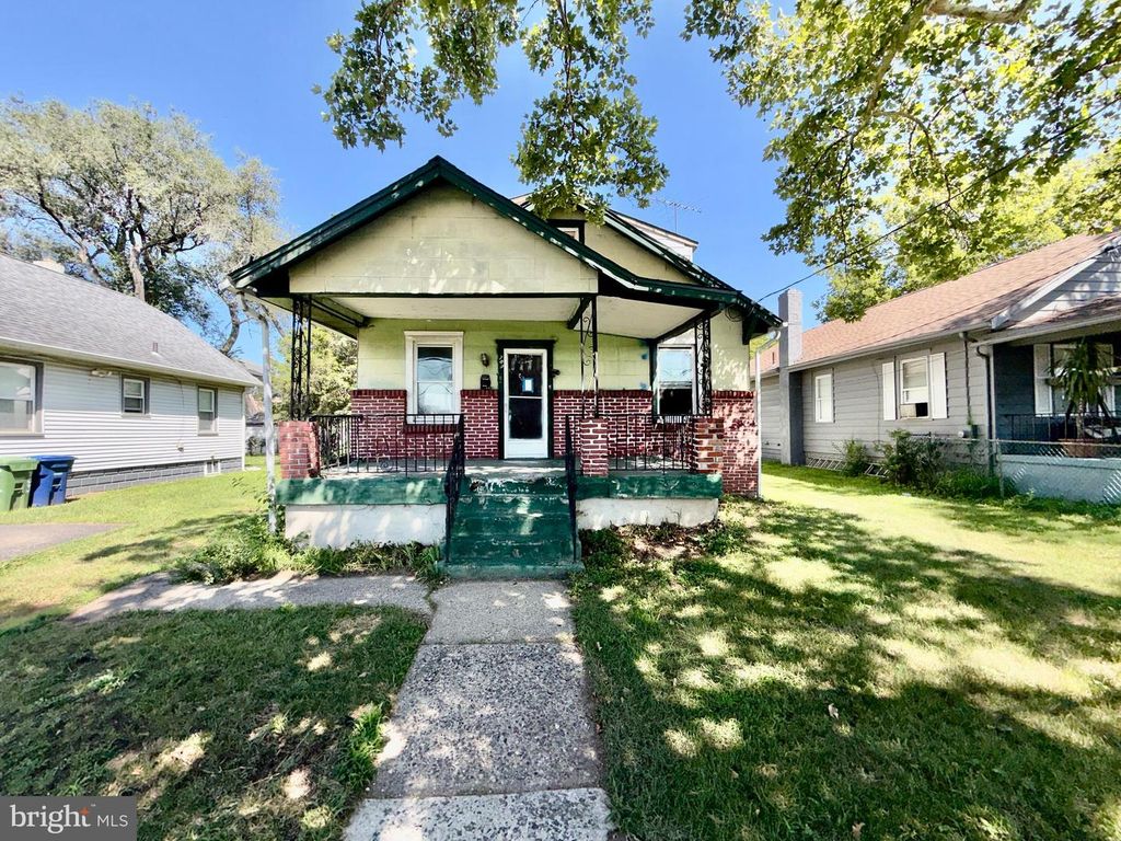 703 W BROAD ST, Palmyra, NJ 08065