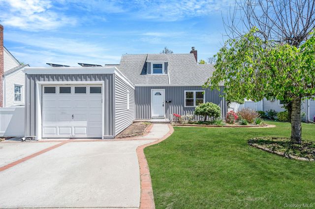 16 Hapsburg Place, Hempstead, NY 11550