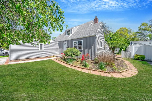 16 Hapsburg Place, Hempstead, NY 11550