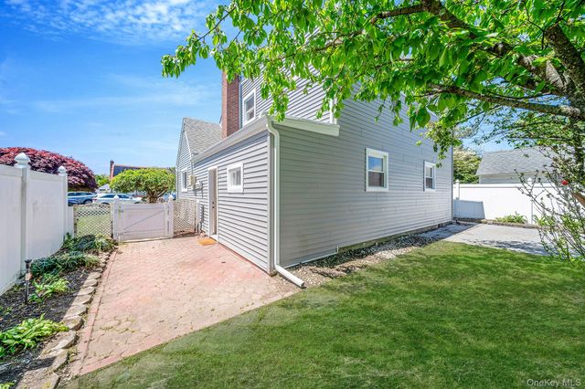16 Hapsburg Place, Hempstead, NY 11550