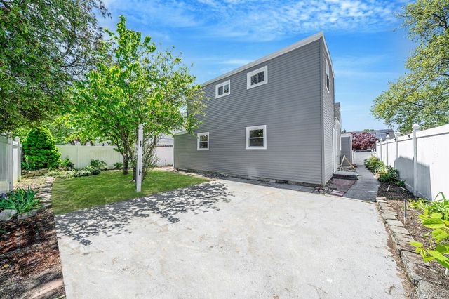 16 Hapsburg Place, Hempstead, NY 11550