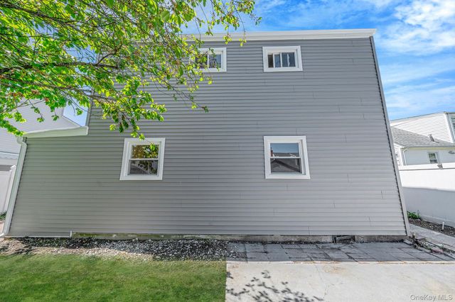 16 Hapsburg Place, Hempstead, NY 11550
